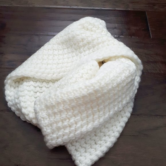 Le Chateau Ivory Knit Winter Scarf NWT - Picture 2 of 6